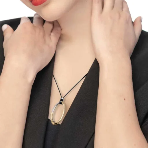 collana-cordino-con-pendente-centrale-bicolore-ad-anello-ovale (2)